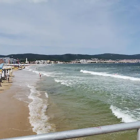 Family Flat Tŭnkovo